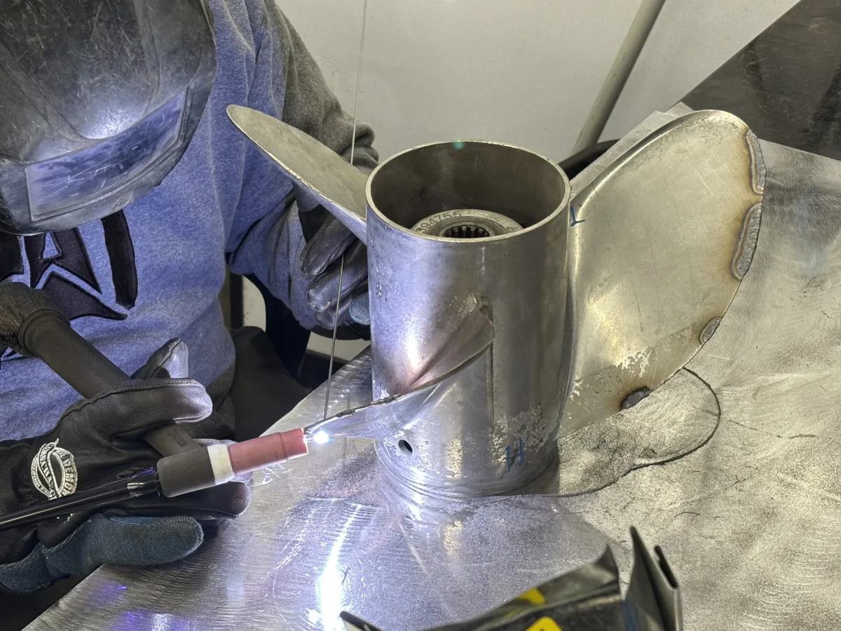 Aluminum Propeller Repair before repair