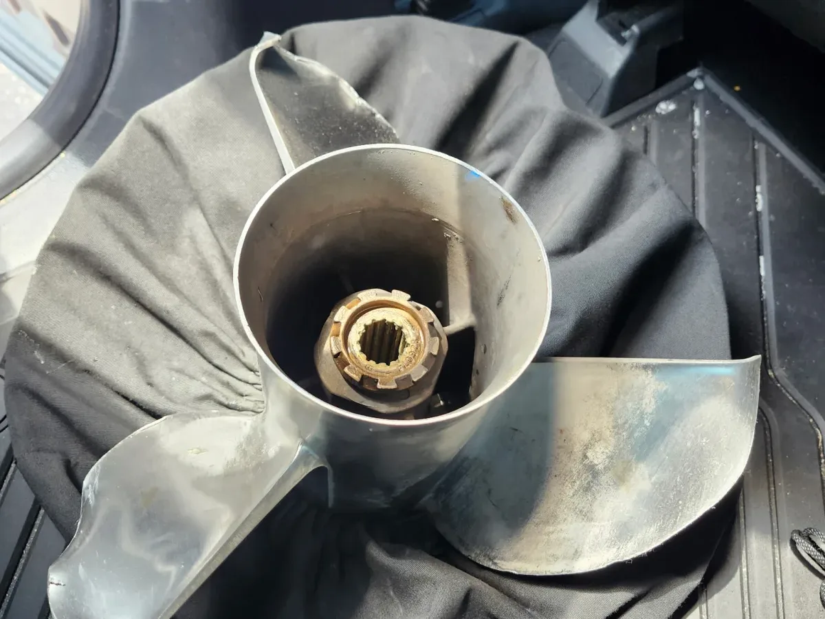 Stainless Propeller Repair before repair